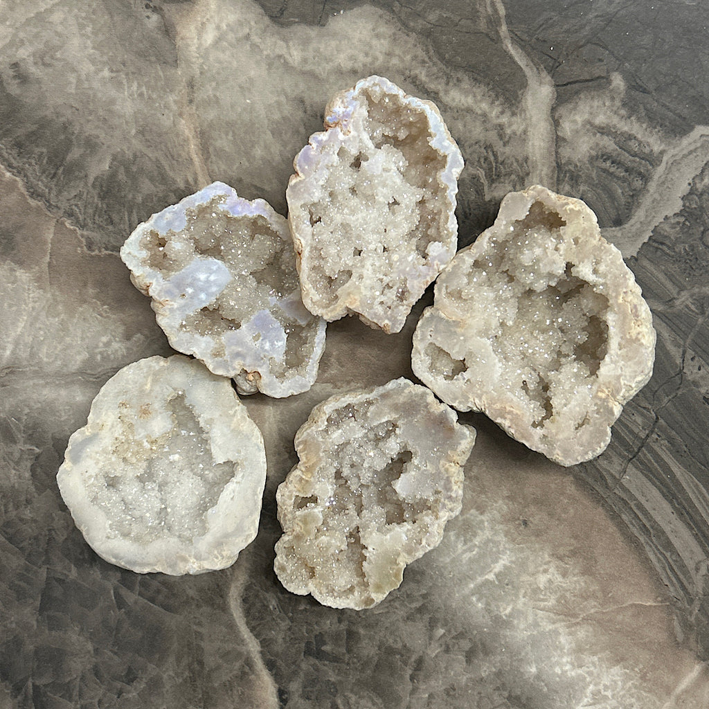 Angel Geodes Angel Aura Quartz Crystal Geode Medium – EARTH TO ROOTS